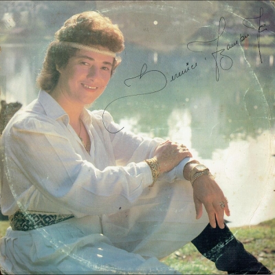 Berenice Azambuja (1986) (CONTINENTAL 74405419)