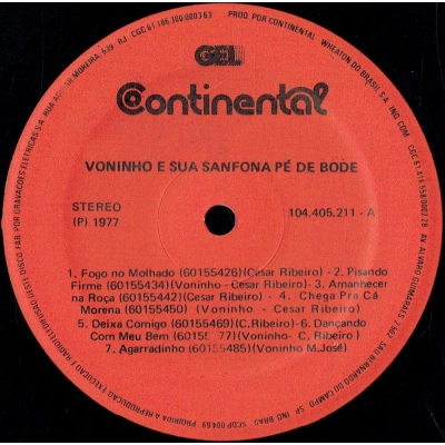 voninho_1977_e_sua_sanfona_pe_de_bode_continental104405211