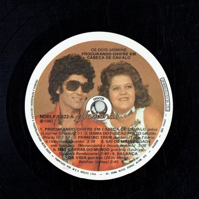 ze_de_melo_e_lenicy_1981_os_dois_jasmins_procurando_chifre_em_cabeca_de_cavalo