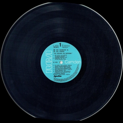 ze_do_rancho_e_ze_do_pinho_1975_na_escada_do_sucesso